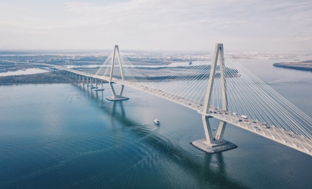 印尼领先的预制混凝土公司PT Adhimix PCI Indonesia建造坚固的桥梁，加入东爪哇工业区JIIPE